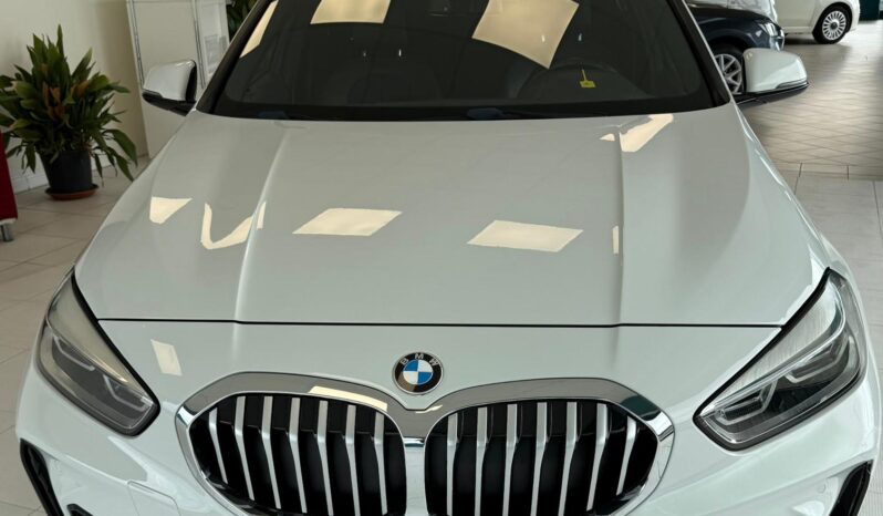 
								BMW 116 M-SPORT full									