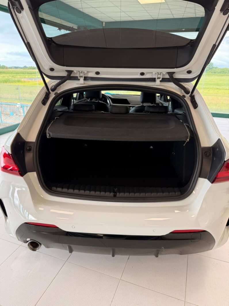 
								BMW 116 M-SPORT full									