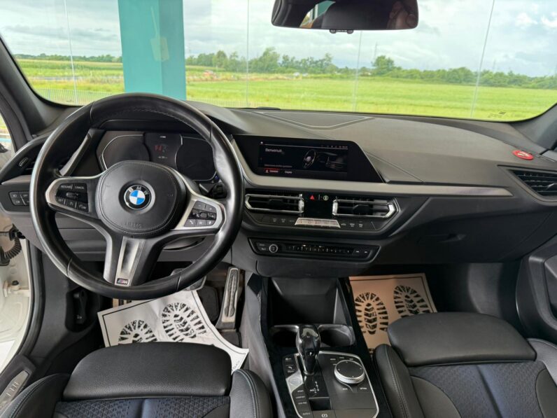 
								BMW 116 M-SPORT full									