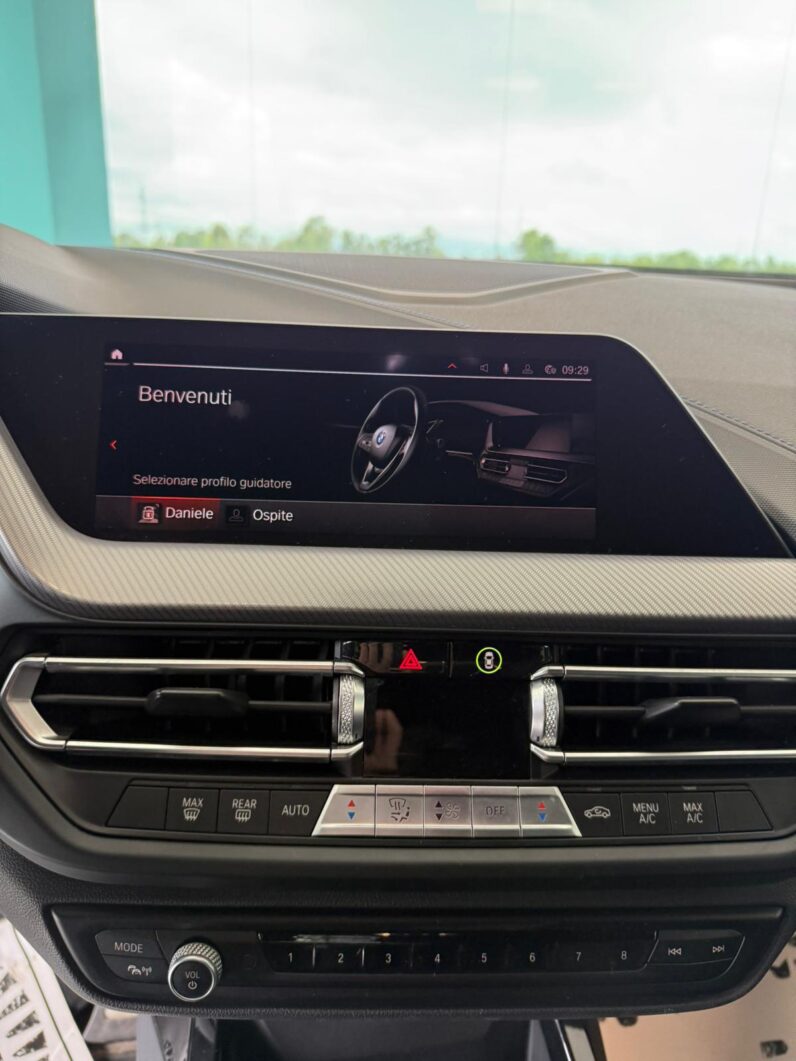 
								BMW 116 M-SPORT full									