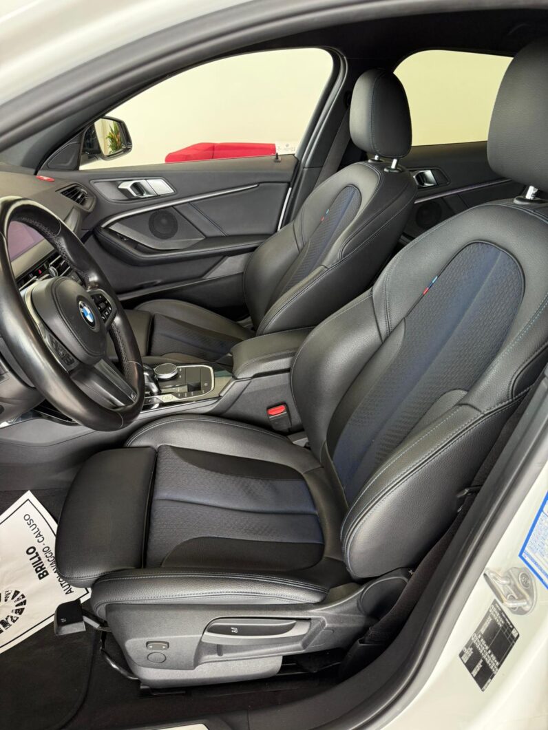 
								BMW 116 M-SPORT full									