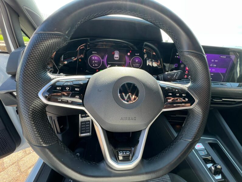 
								Volkswagen Golf GTD R-LINE full									