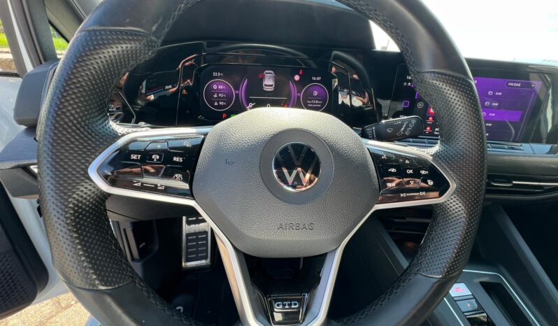 
								Volkswagen Golf GTD R-LINE full									