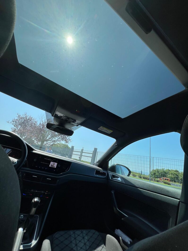 
								Volkswagen Taigo R-LINE full									