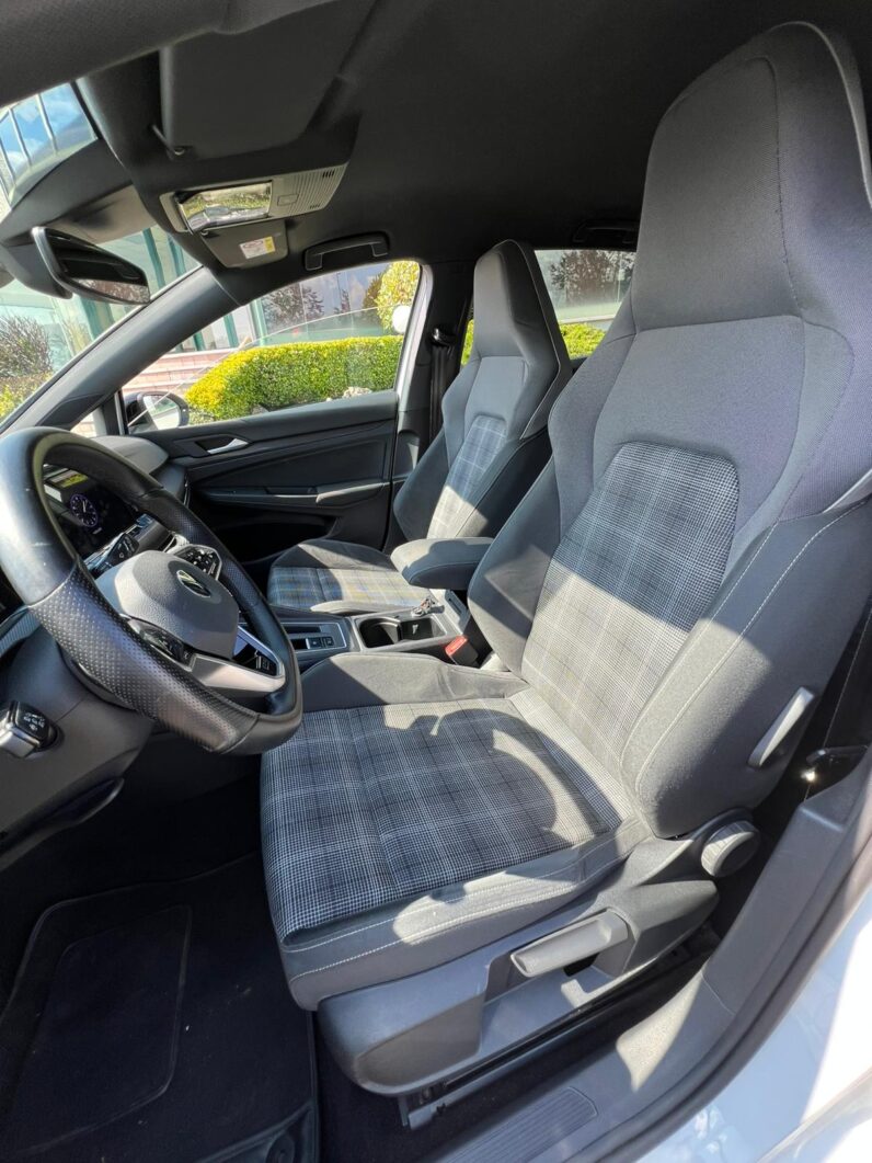 
								Volkswagen Golf GTD R-LINE full									