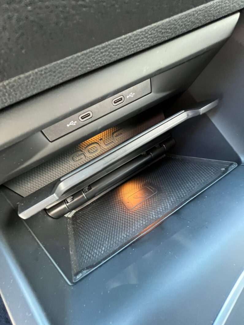 
								Volkswagen Golf GTD R-LINE full									