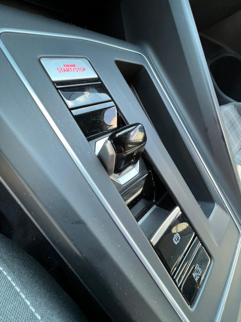 
								Volkswagen Golf GTD R-LINE full									