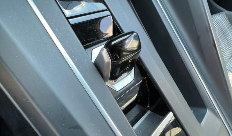 
								Volkswagen Golf GTD R-LINE full									