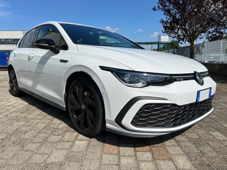 
								Volkswagen Golf GTD R-LINE full									