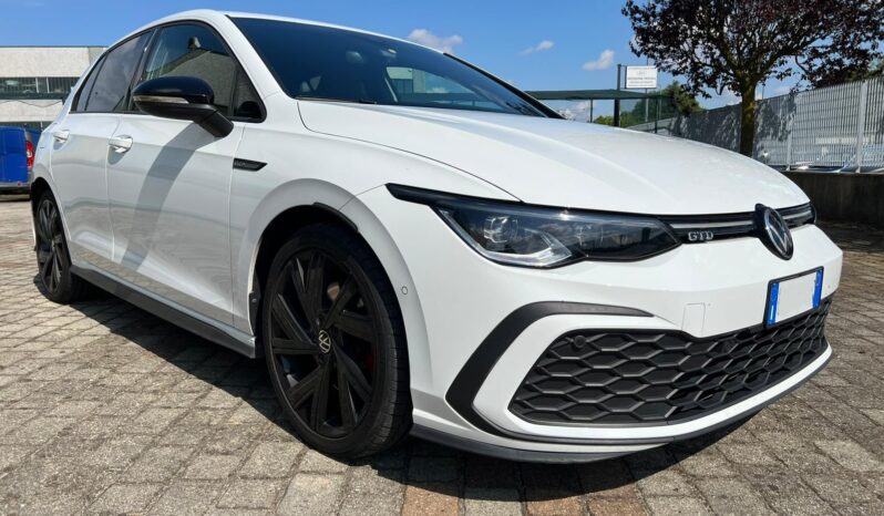 
								Volkswagen Golf GTD R-LINE full									