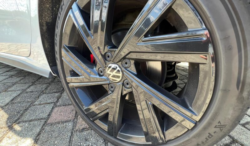 
								Volkswagen Golf GTD R-LINE full									