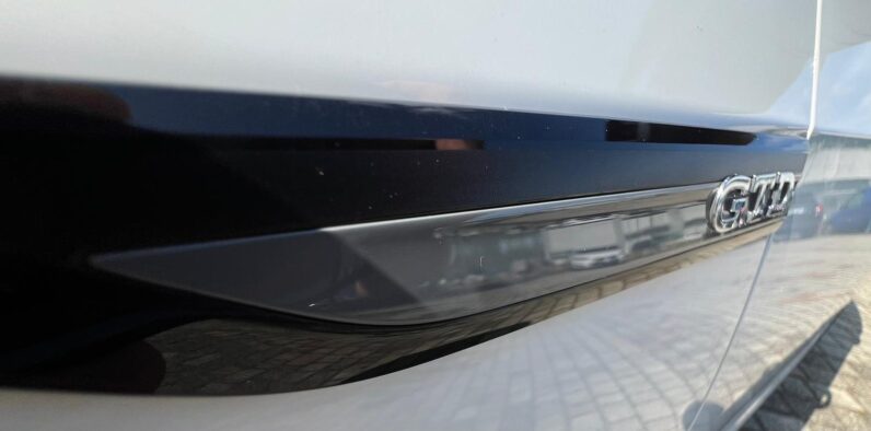 
								Volkswagen Golf GTD R-LINE full									