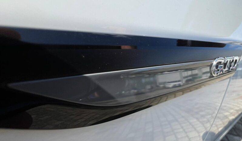 
								Volkswagen Golf GTD R-LINE full									