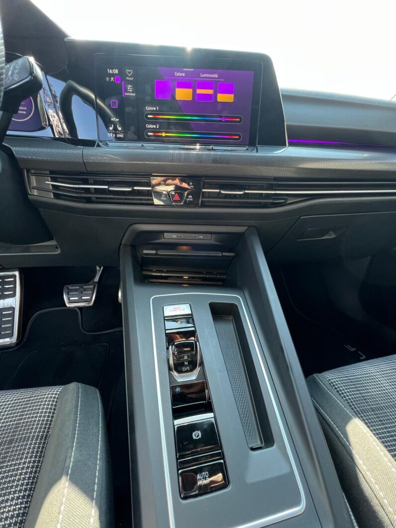 
								Volkswagen Golf GTD R-LINE full									