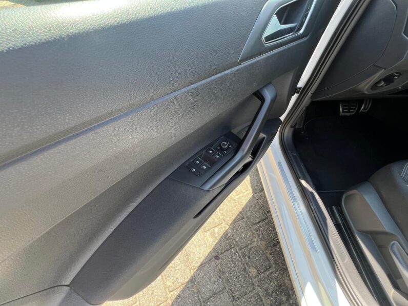 
								Volkswagen Taigo R-LINE full									