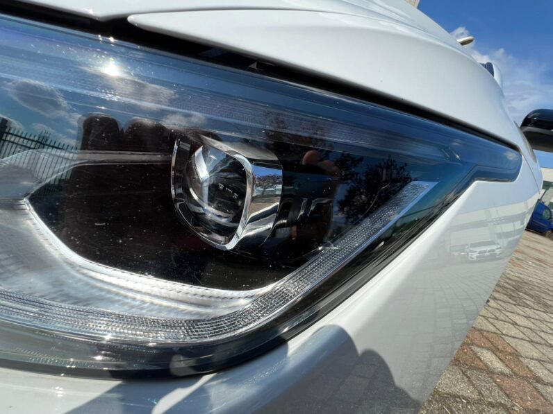 
								Volkswagen Golf GTD R-LINE full									