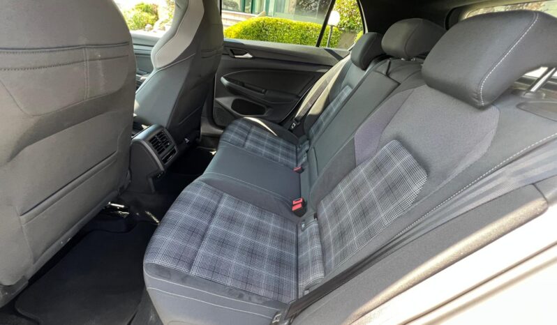 
								Volkswagen Golf GTD R-LINE full									