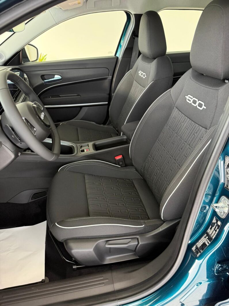 
								FIAT 600 HYBRID ICOM full									