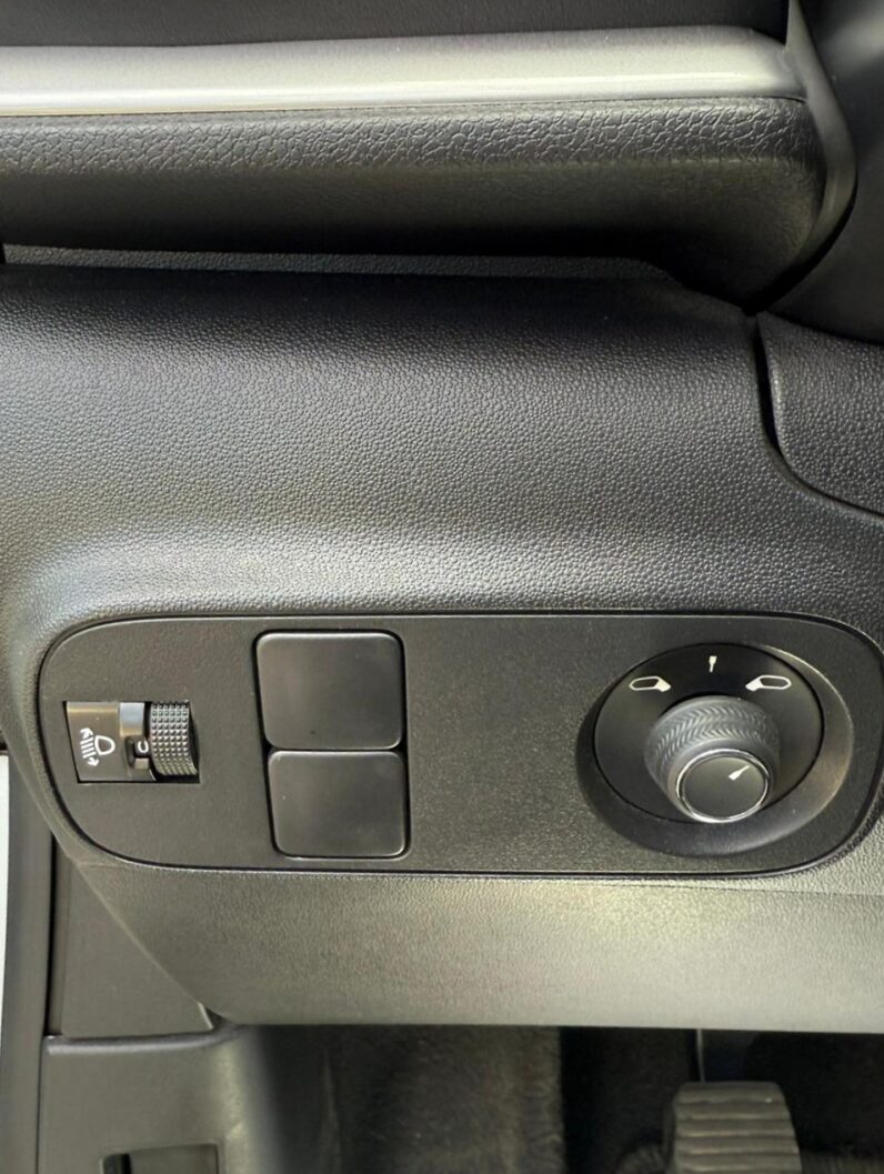 
								C3 1.2 puretech Shine full									