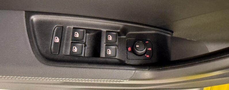 
								A1 SPORTBACK 30 1.0 TFSI S LINE full									