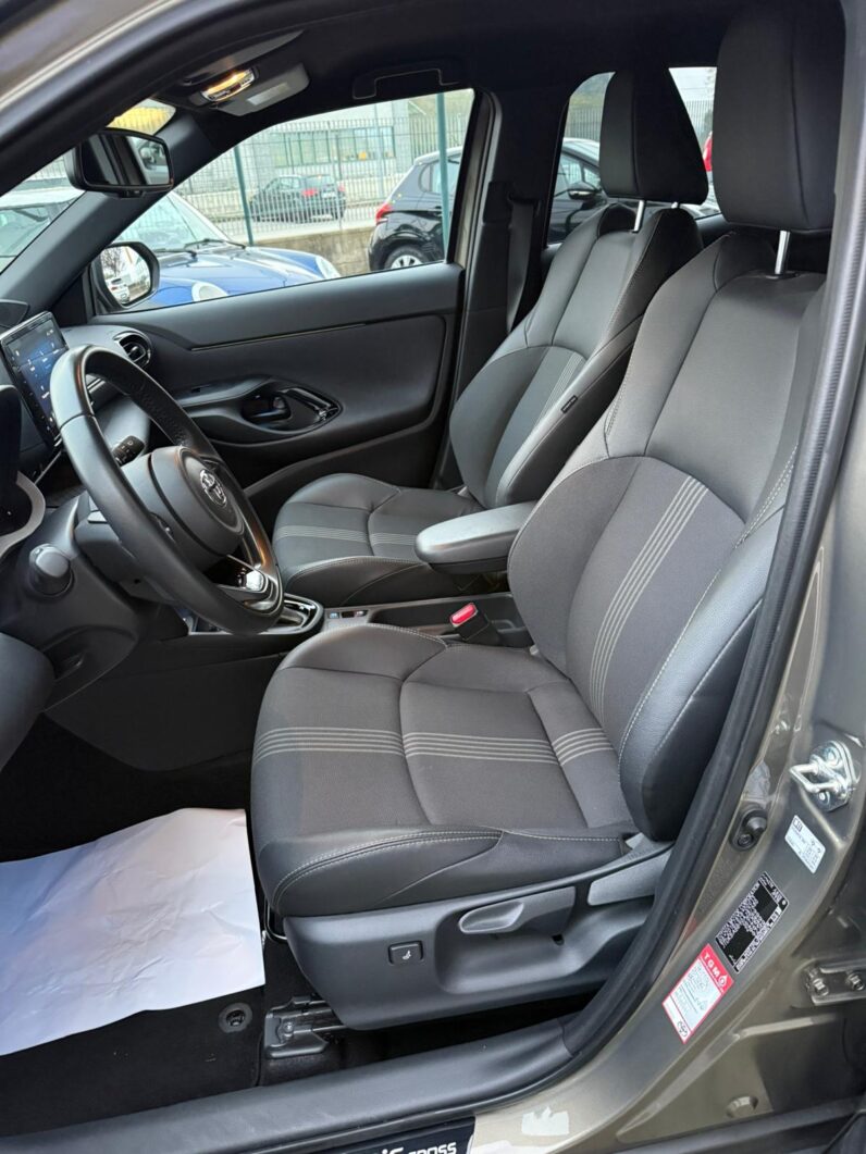 
								TOYOTA YARIS CROSS full									