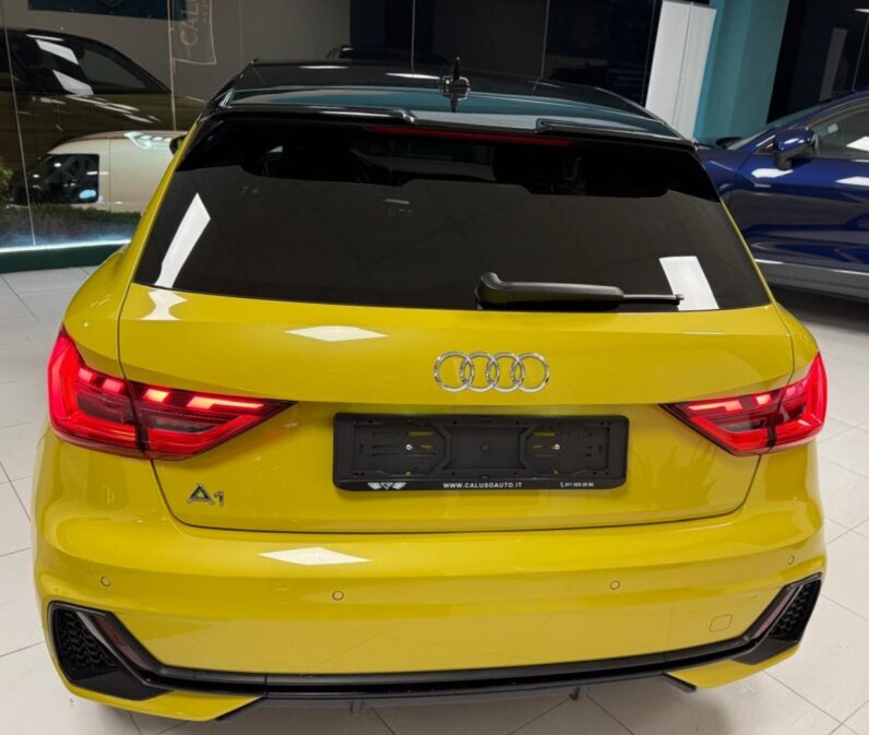 
								A1 SPORTBACK 30 1.0 TFSI S LINE full									