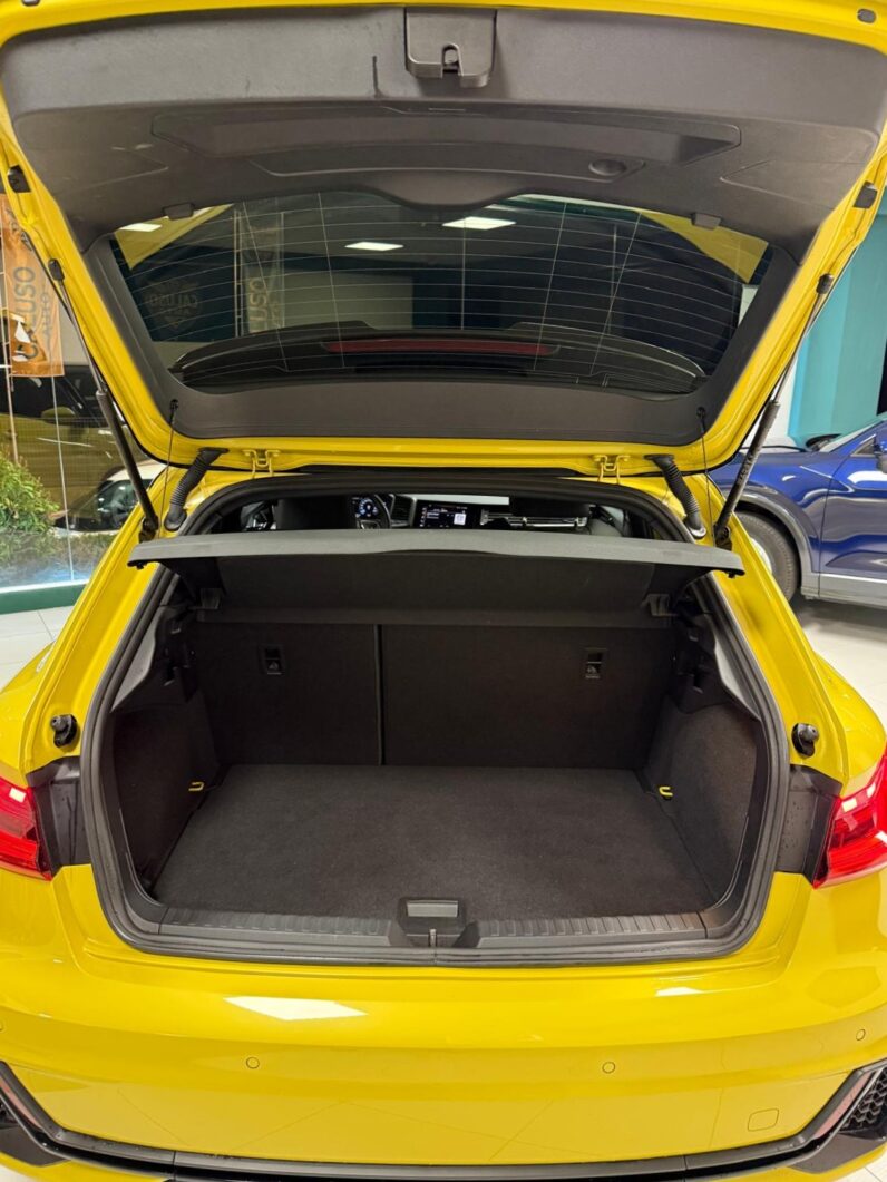 
								A1 SPORTBACK 30 1.0 TFSI S LINE full									