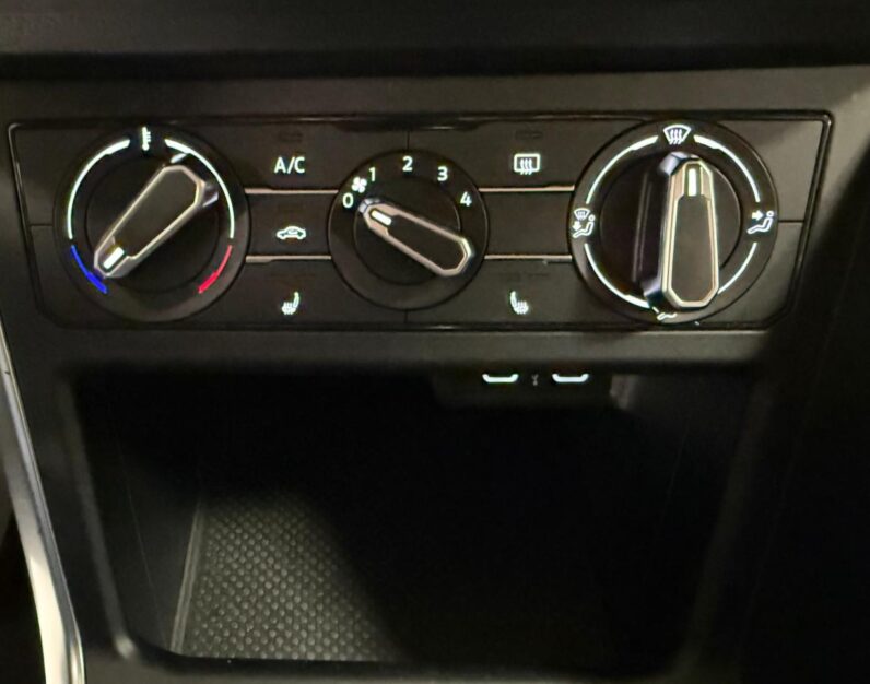 
								VOLKSWAGEN POLO STYLE full									