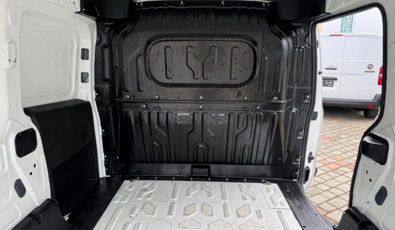 
								FIAT DOBLO MAX full									