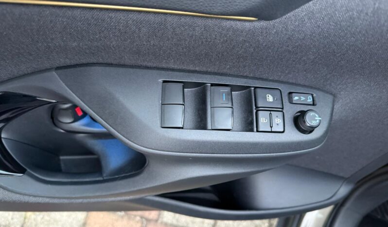 
								TOYOTA YARIS CROSS full									