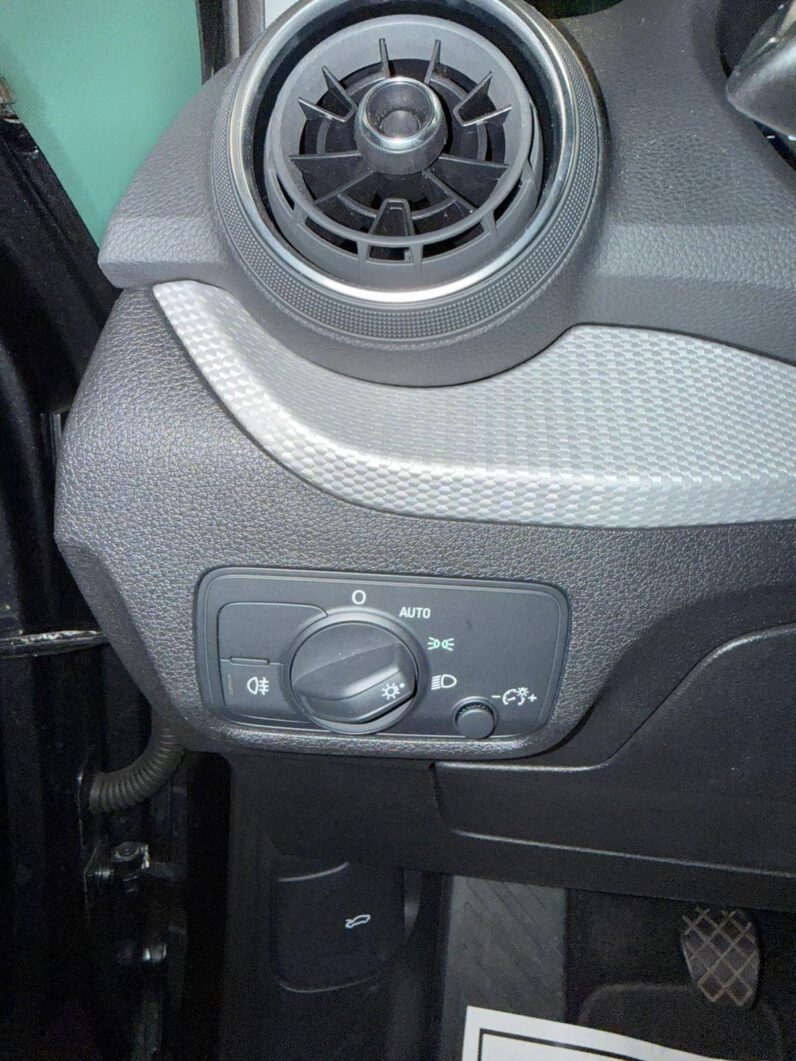 
								AUDI Q2 30 TFSI S LINE full									