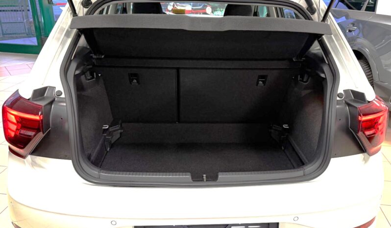 
								VOLKSWAGEN POLO STYLE full									