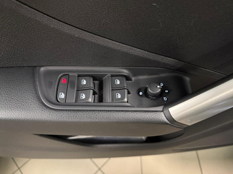 
								AUDI Q2 30 TFSI S LINE full									