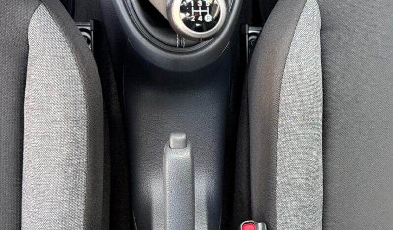 
								TOYOTA AYGO X BUSINESS full									