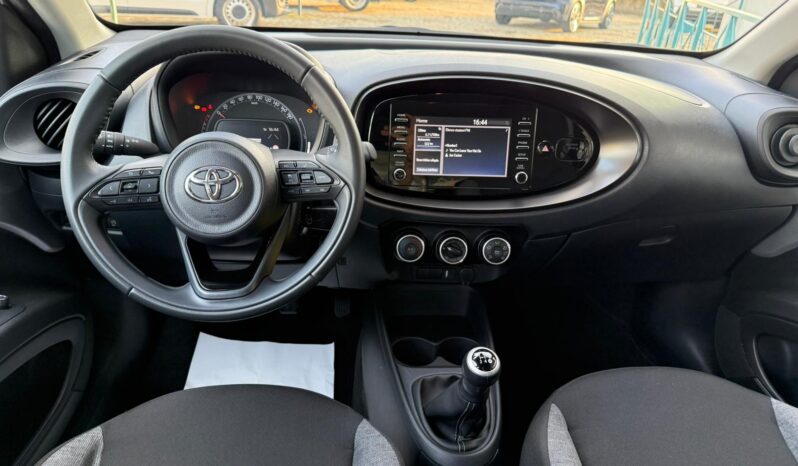 
								TOYOTA AYGO X BUSINESS full									