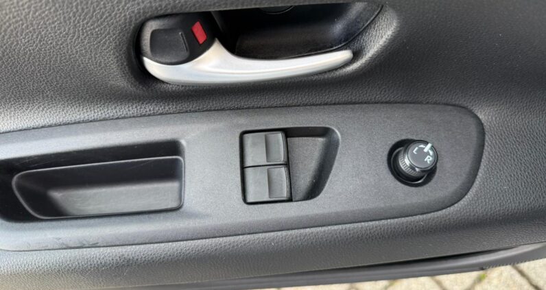 
								TOYOTA AYGO X BUSINESS full									