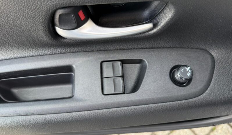 
								TOYOTA AYGO X BUSINESS full									