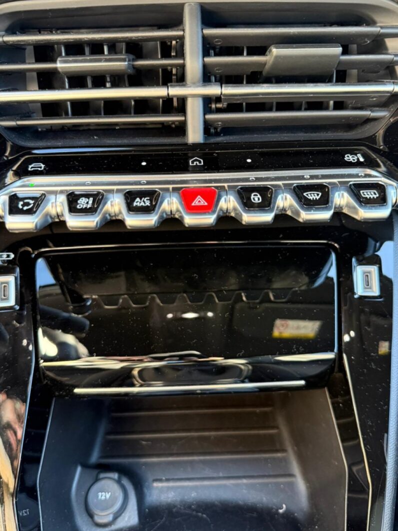 
								Peugeot 208 GT LINE full									