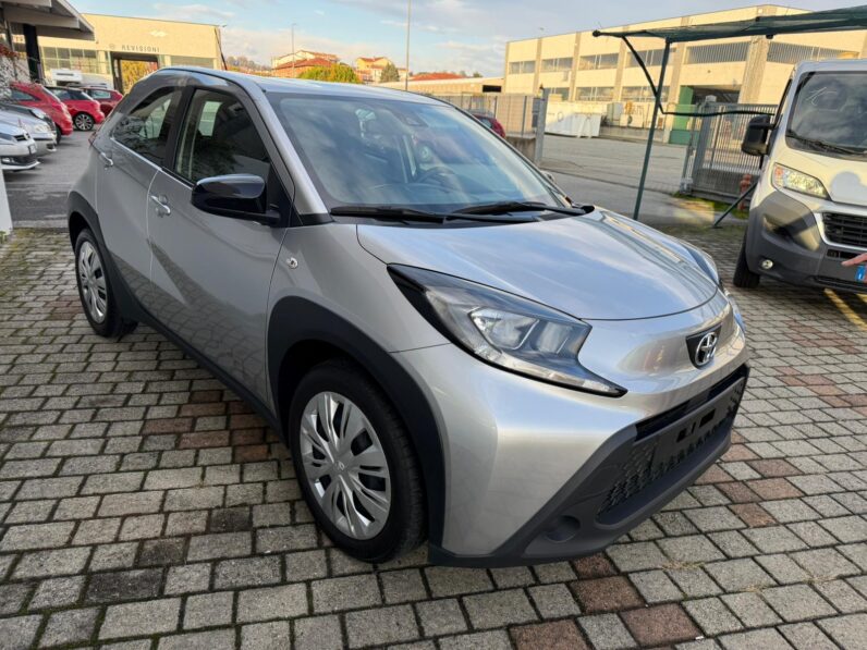 
								TOYOTA AYGO X BUSINESS full									