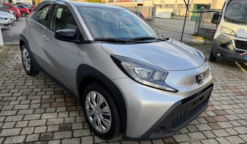 
								TOYOTA AYGO X BUSINESS full									