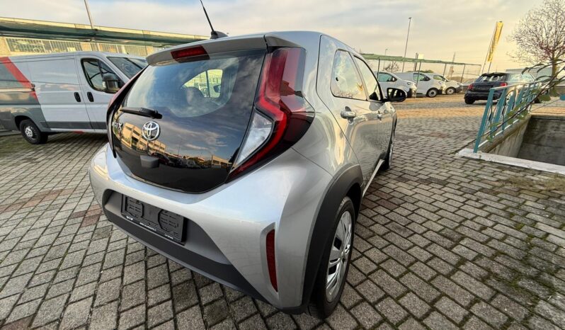 
								TOYOTA AYGO X BUSINESS full									