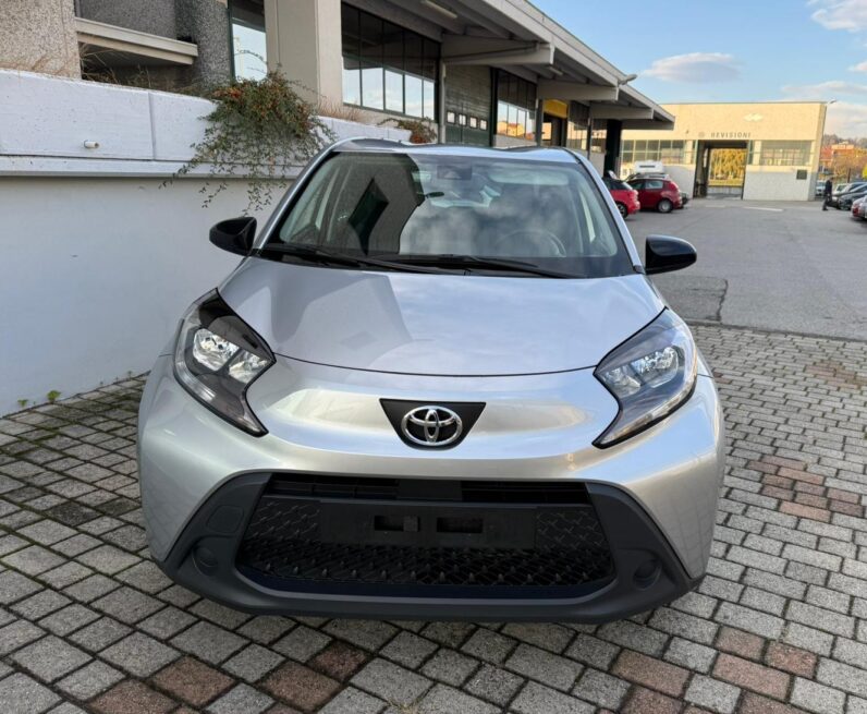 
								TOYOTA AYGO X BUSINESS full									