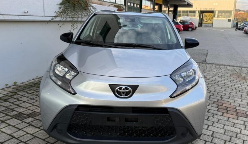 
								TOYOTA AYGO X BUSINESS full									