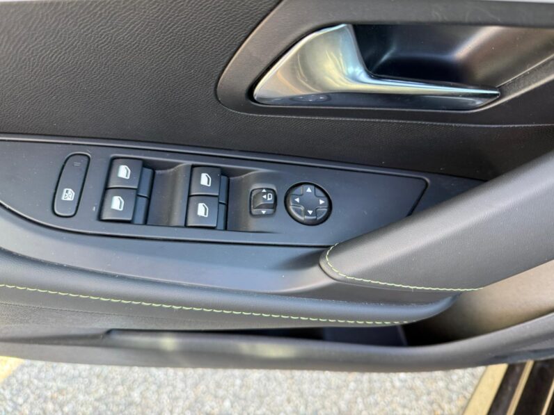 
								Peugeot 208 GT LINE full									