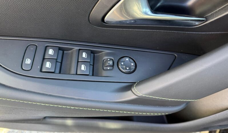 
								Peugeot 208 GT LINE full									