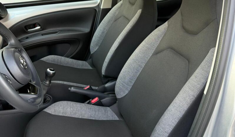 
								TOYOTA AYGO X BUSINESS full									