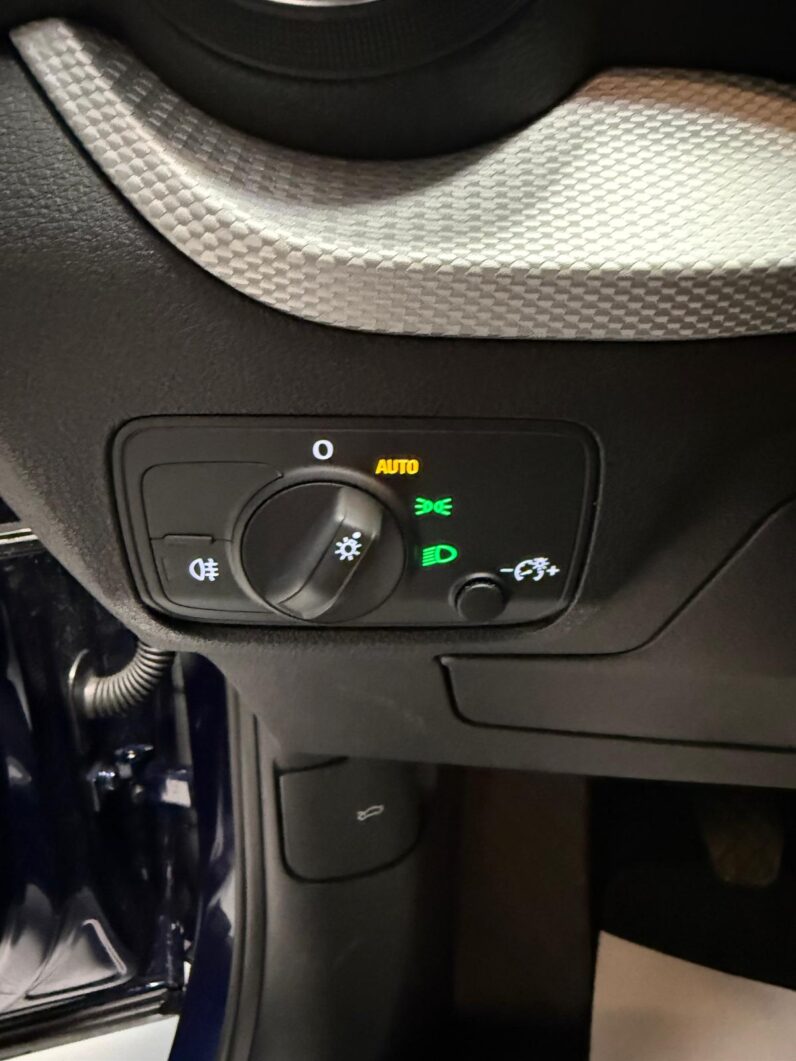 
								AUDI Q2 30 TDI S-LINE IDENTITY BLACK full									