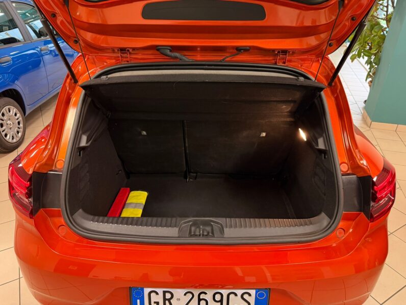 
								RENAULT CLIO EQUILIBRE full									