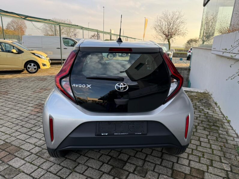 
								TOYOTA AYGO X BUSINESS full									