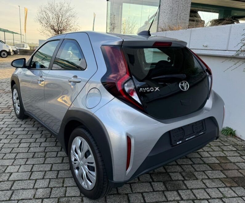 
								TOYOTA AYGO X BUSINESS full									